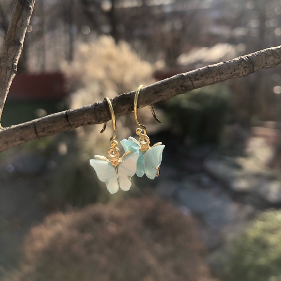 Handcrafted gold plated butterfly earrings - Picture 6 of 8